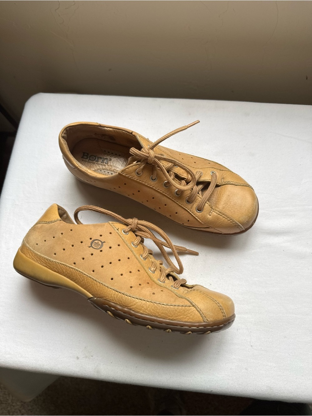 Børn Tan Leather Perforated Lace-up Oxford sneakers featuring a bicycle toe. 6